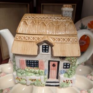 Ceramic Cottage Teapot - Cream Roof with Pink Door Vintage OCI
